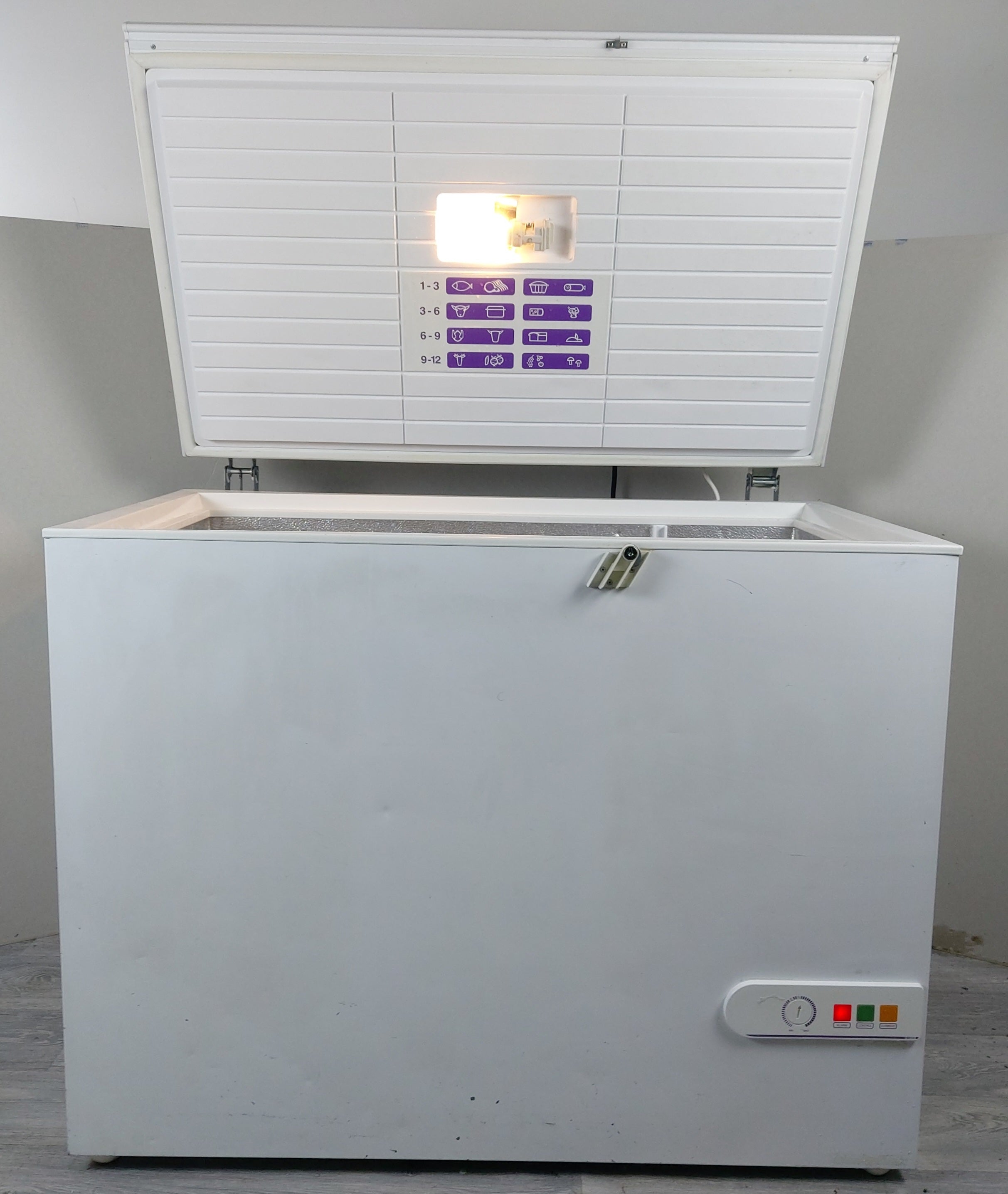 290 Litre Chest Freezer - White